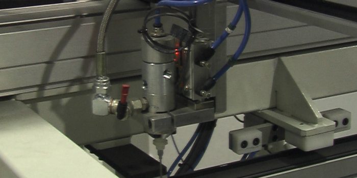 Valvula dosificadora de pasta termica para obleas de silicio